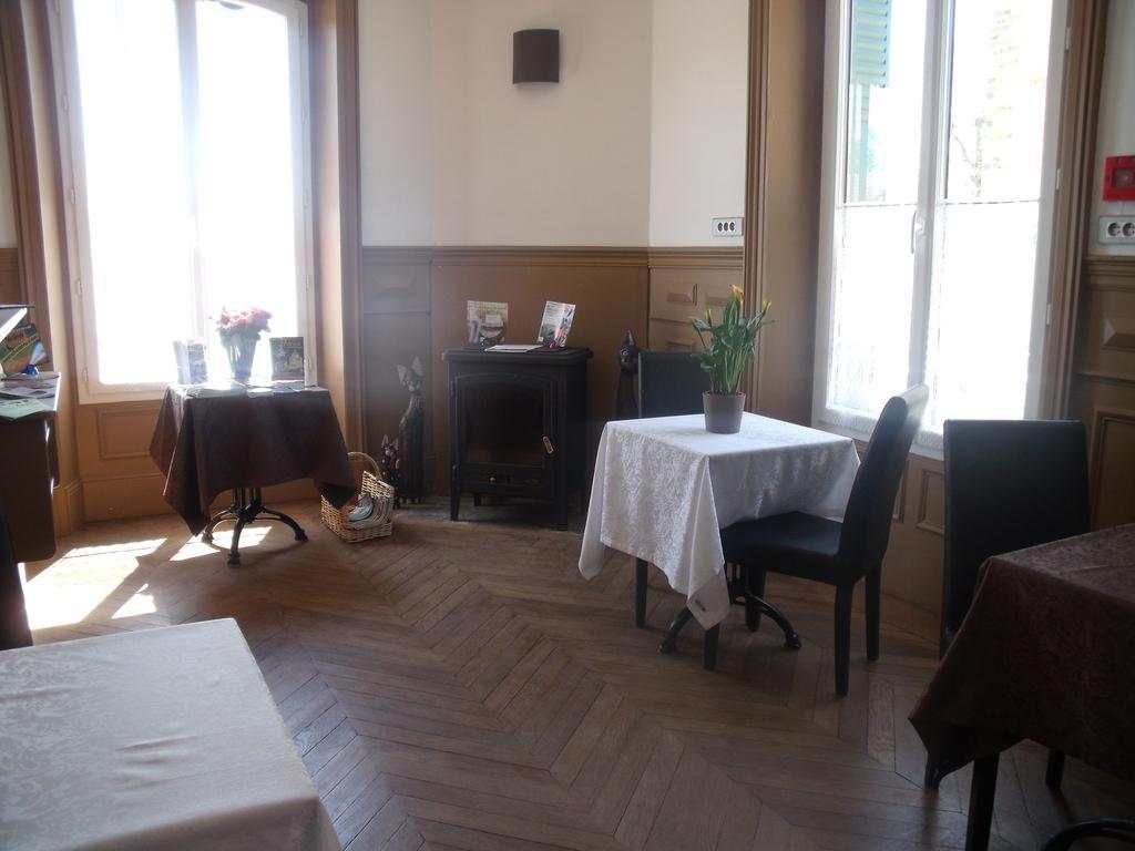 Le Domaine Des Tuileries Guest House Salins Eksteriør bilde